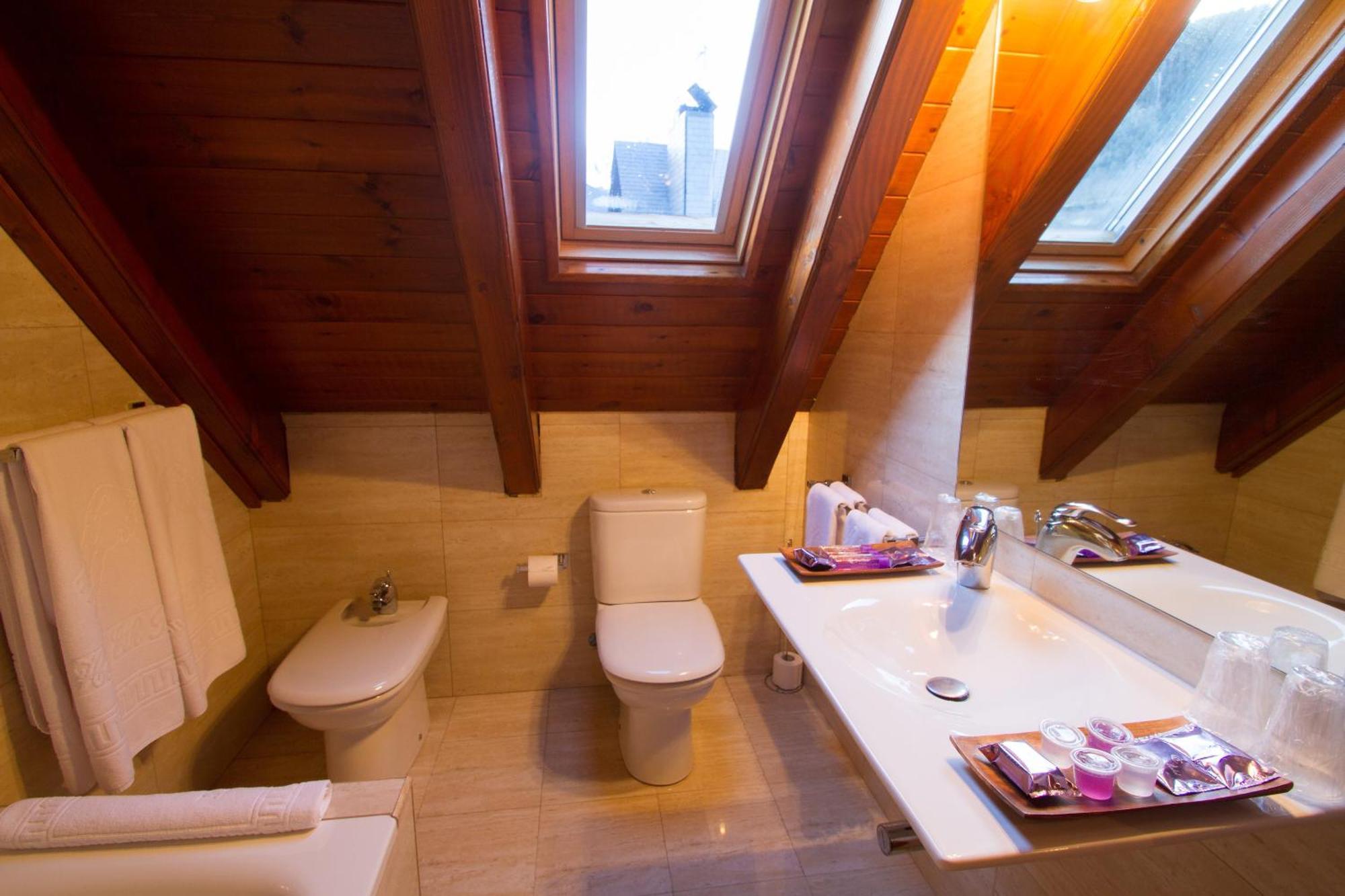 Gran Chalet Hotel & Petit Spa Vielha Ngoại thất bức ảnh