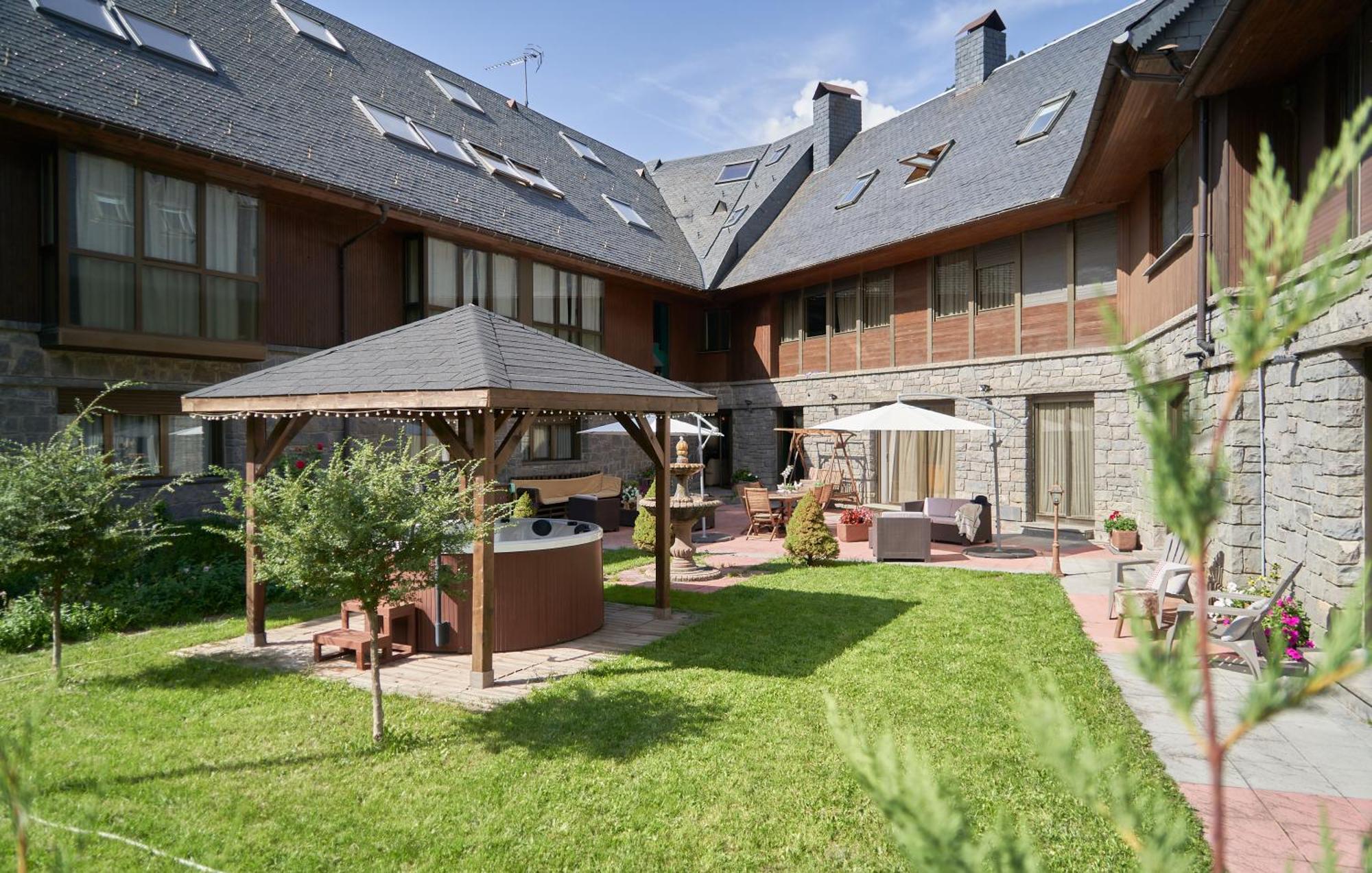 Gran Chalet Hotel & Petit Spa Vielha Ngoại thất bức ảnh